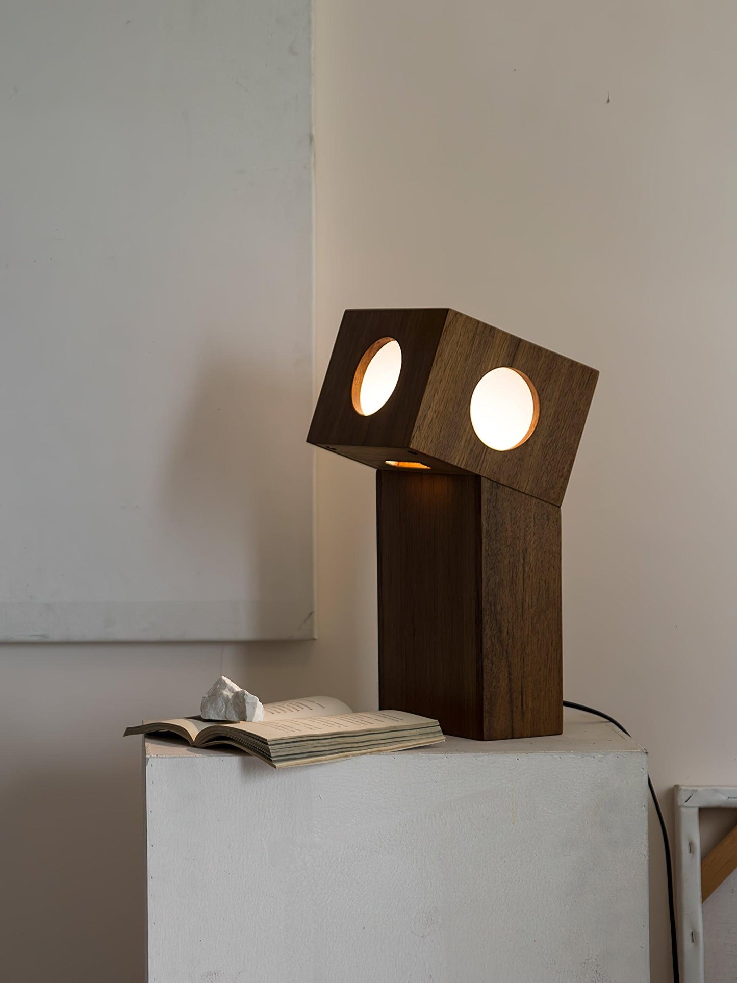 Robort Modern Table Lamp