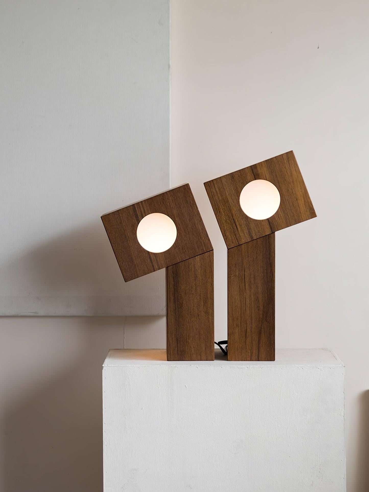 Robort Modern Table Lamp