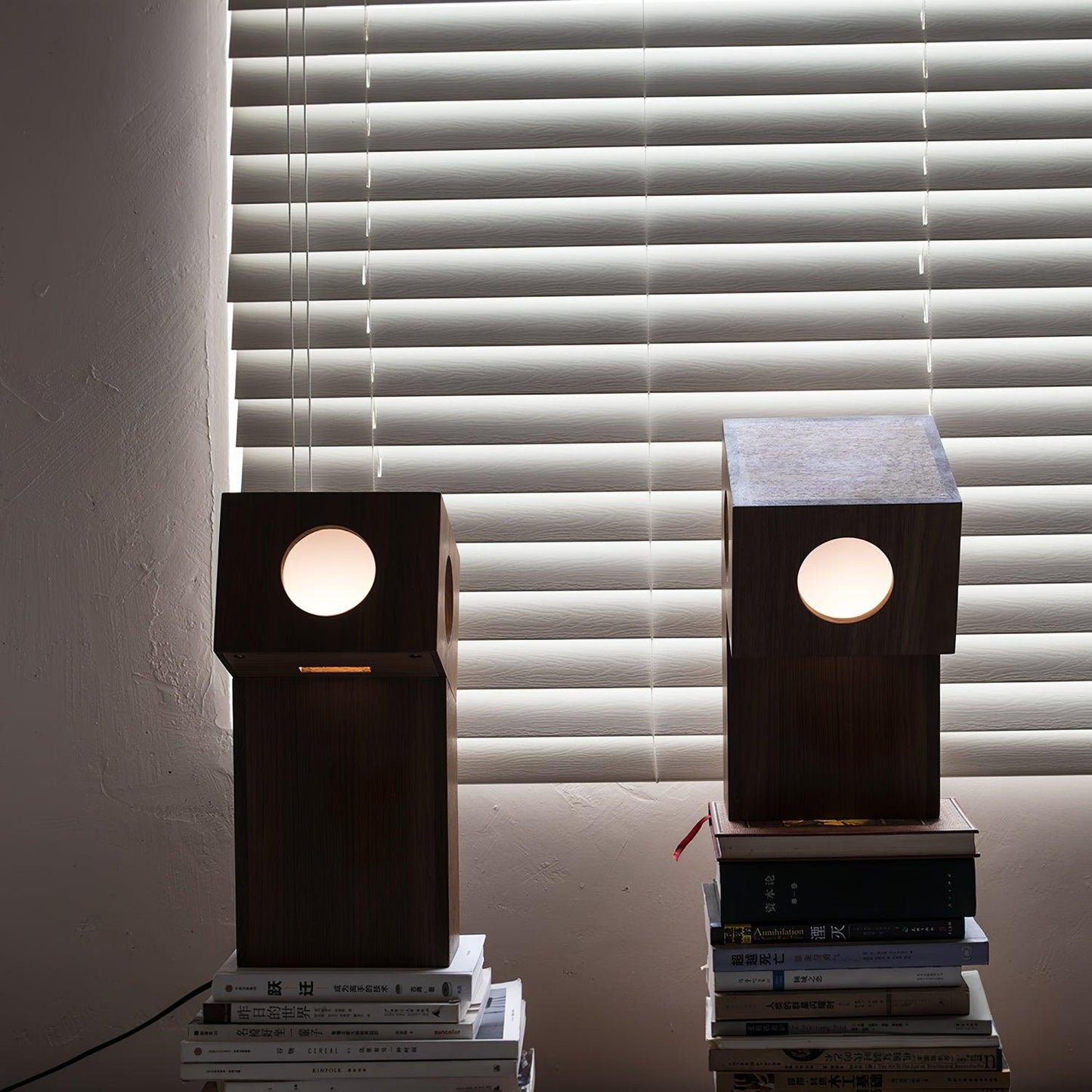 Robort Modern Table Lamp