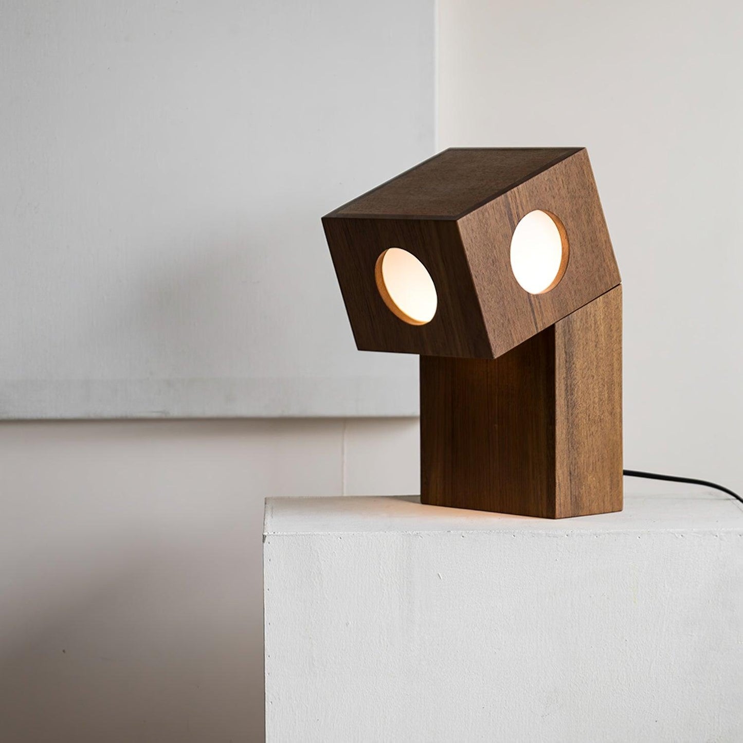 Robort Modern Table Lamp