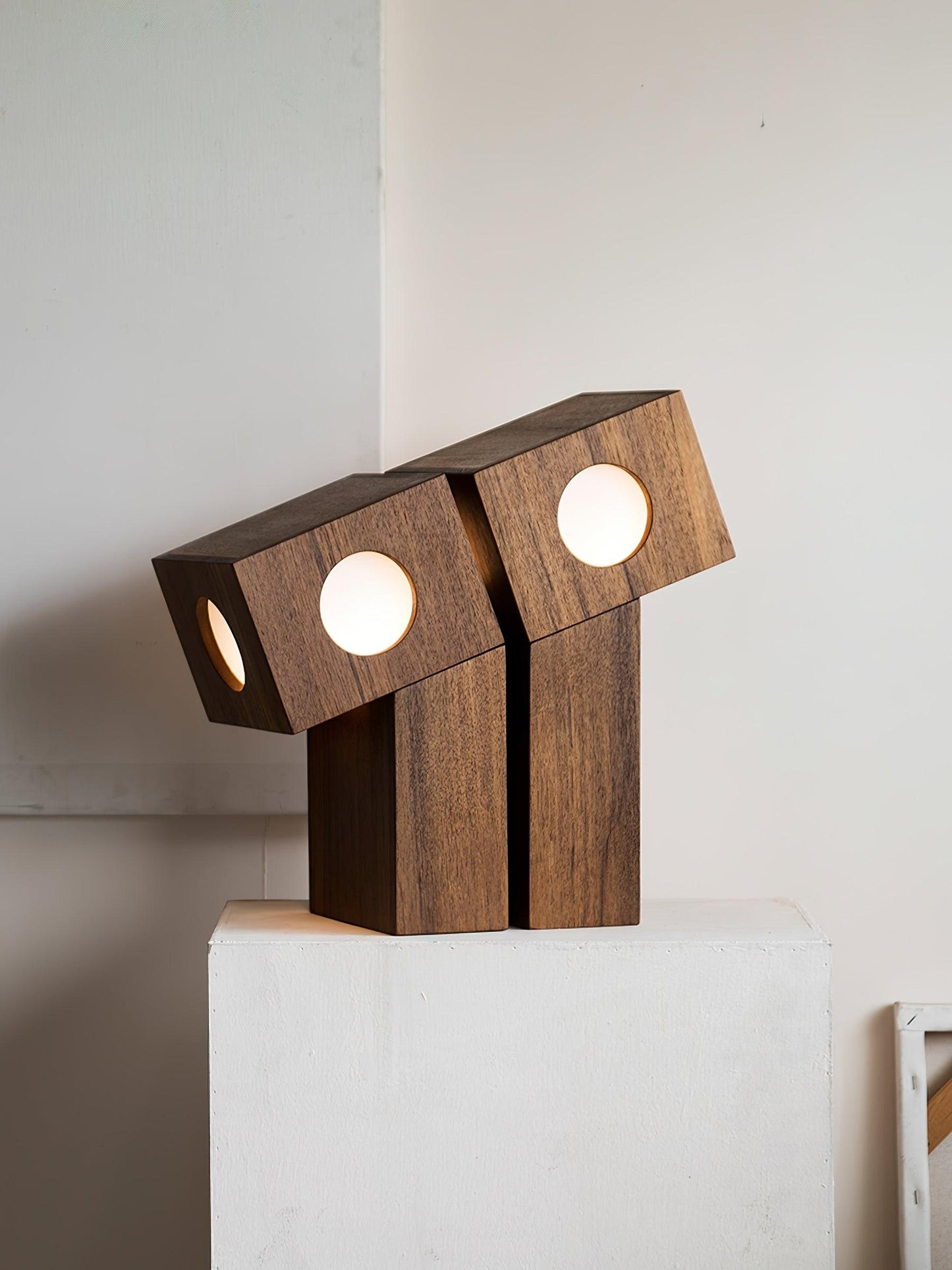 Robort Modern Table Lamp