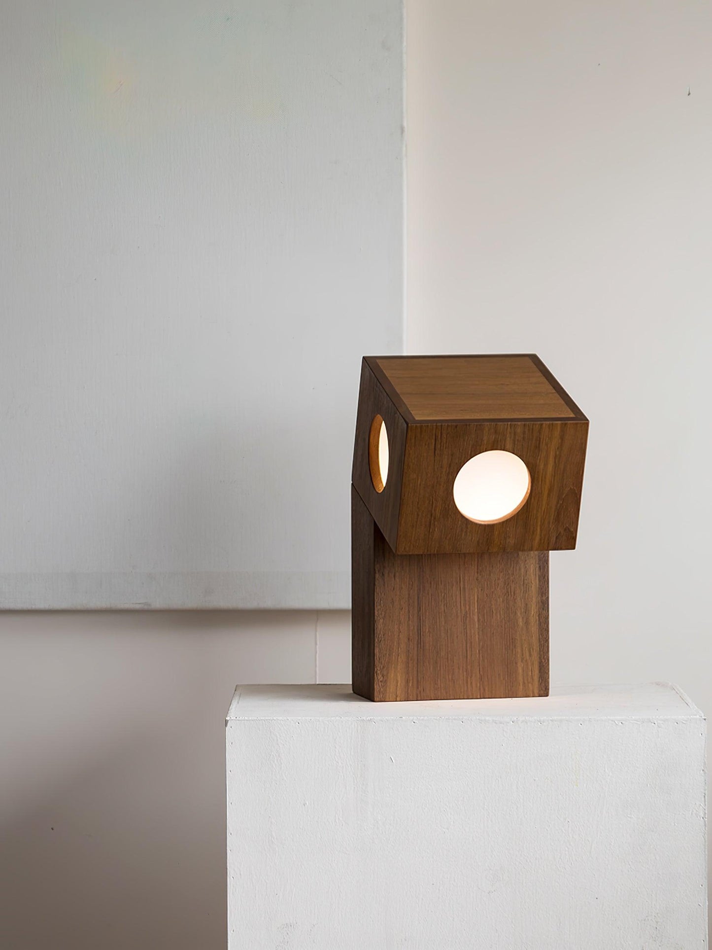 Robort Modern Table Lamp