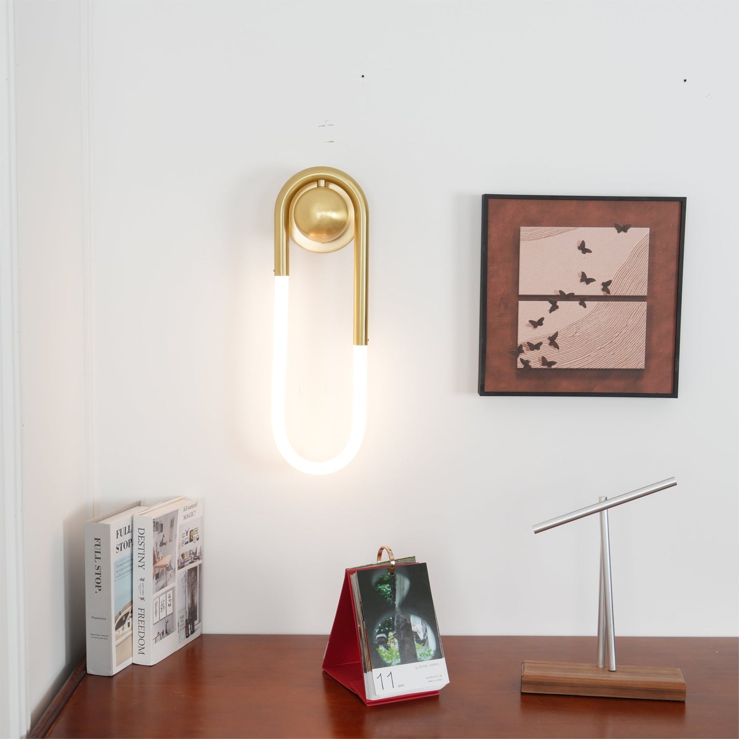 Rudi Loop Wall Lamp