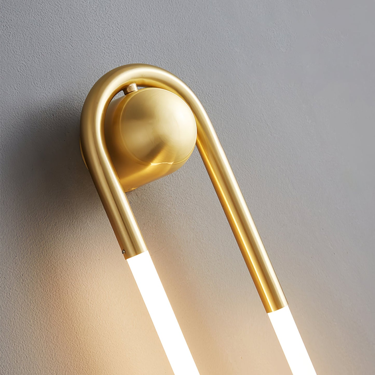 Rudi Loop Wall Lamp