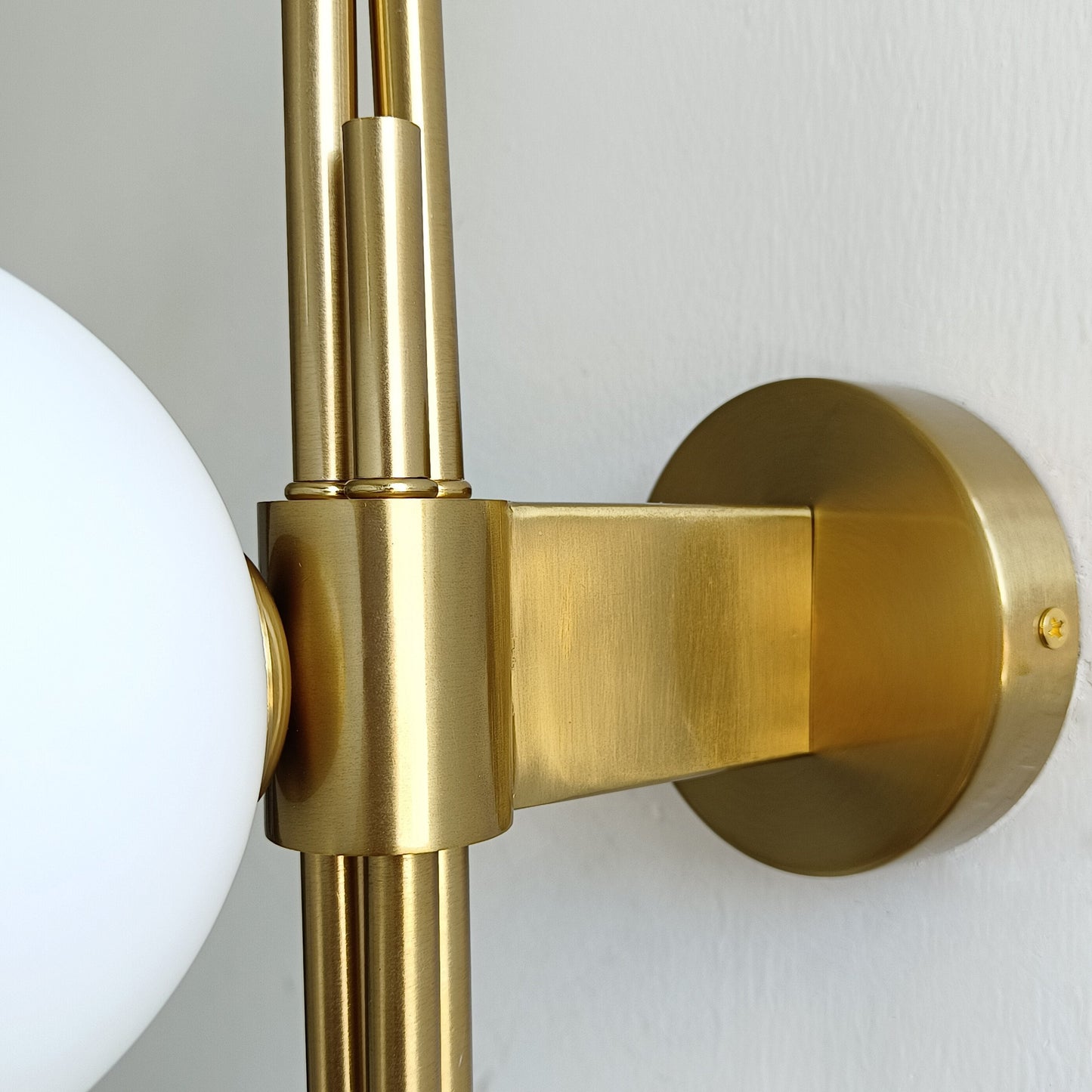 OUD Shadowcaster Green White Glass Ball Wall Lamps