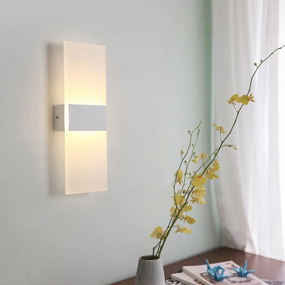 Rikard Dimmable Rechargeable Wall Light