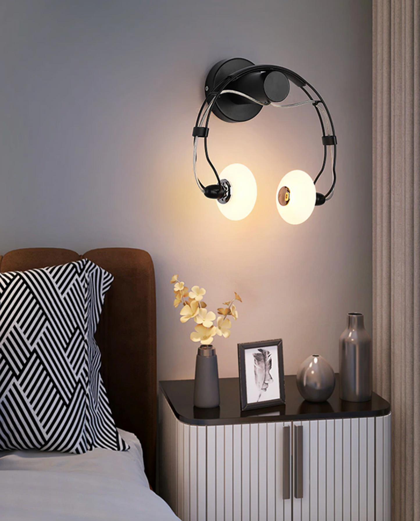 Won Creative Earphone Shape Wall Lamp