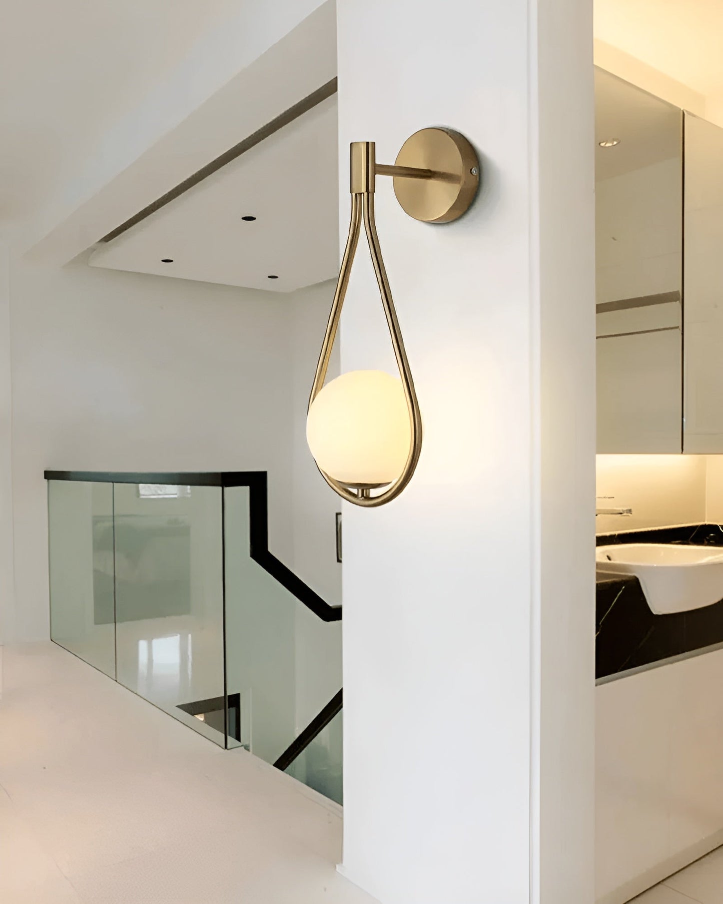 Lumis - Globe-Shaped Wall Lamp