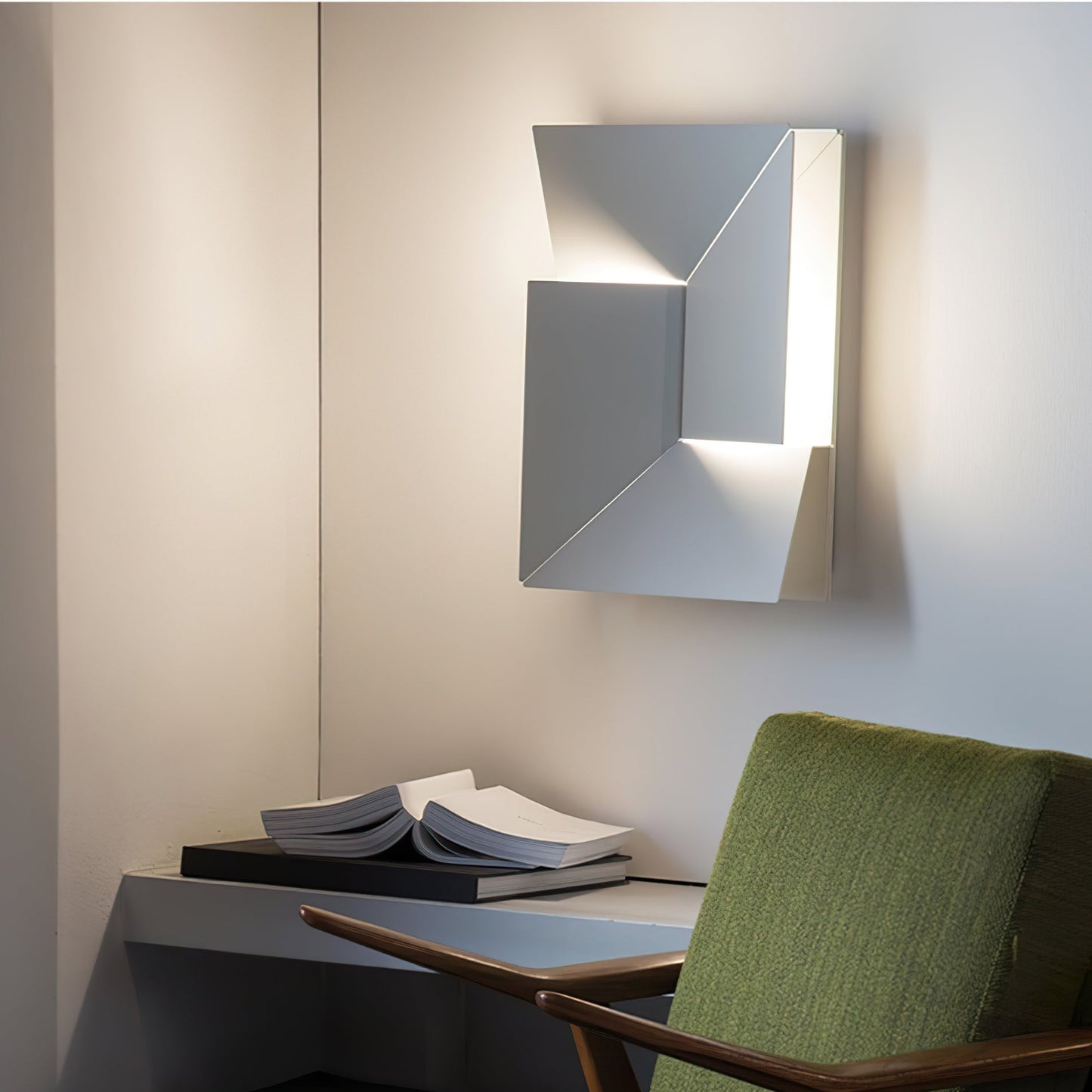 Shadows Built-in Battery Wall Lamp