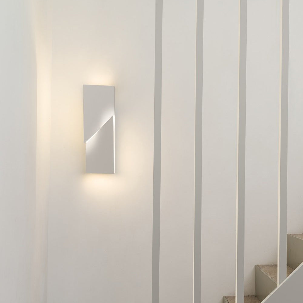 Shadows Built-in Battery Wall Lamp