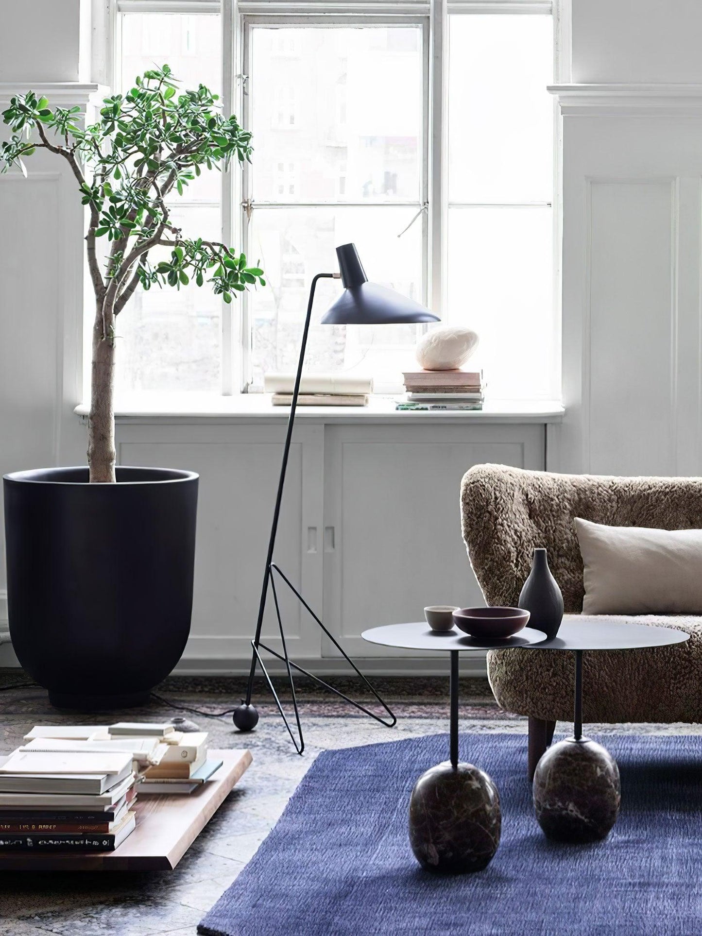 Svelte Noir Floor Lamp