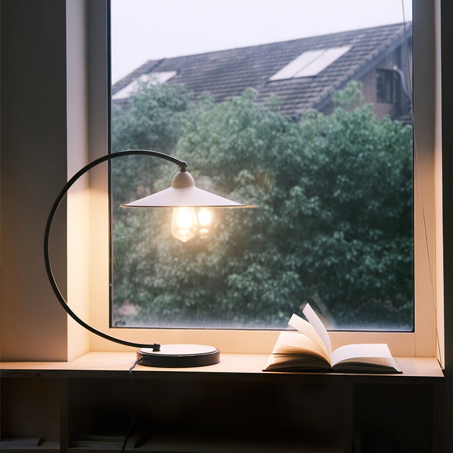 Swan Blue Table Lamp