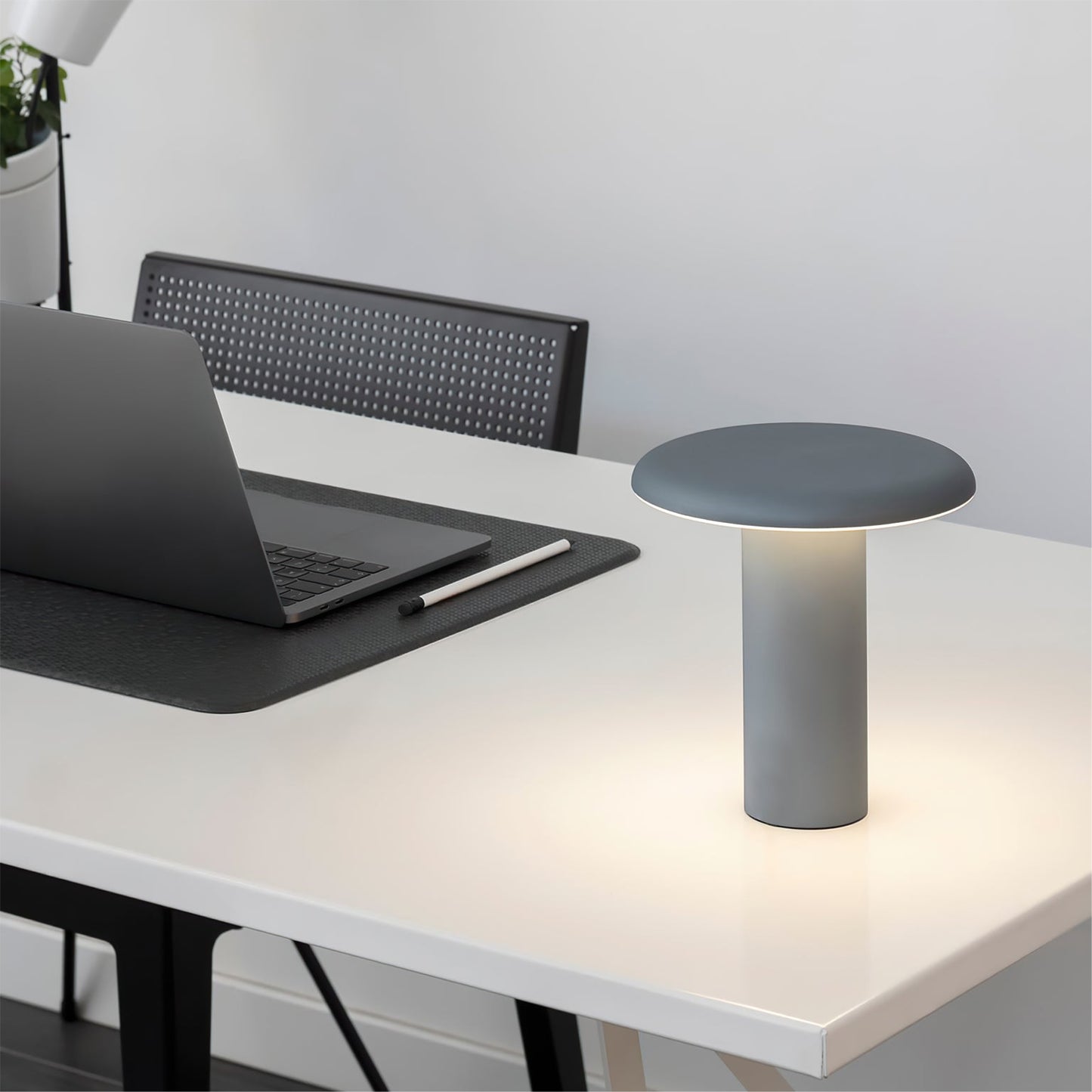 Takku Built-in Battery Table Lamp