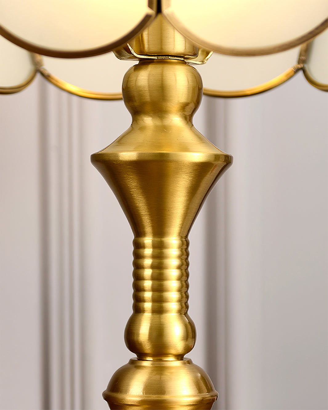 Tomyeus Brass Table Lamp
