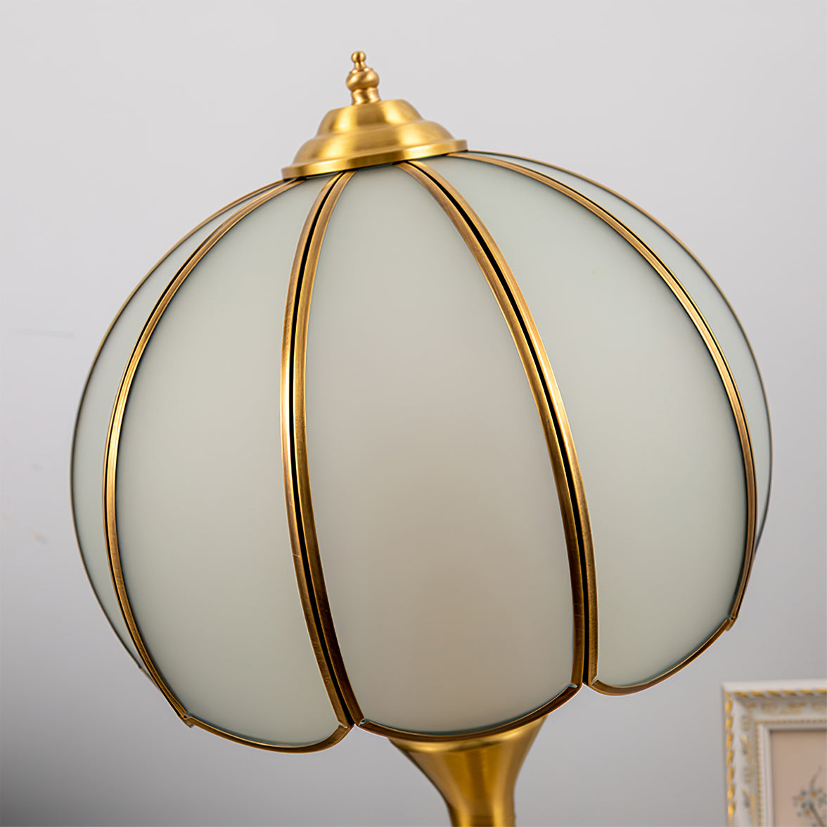 Tomyeus Brass Table Lamp