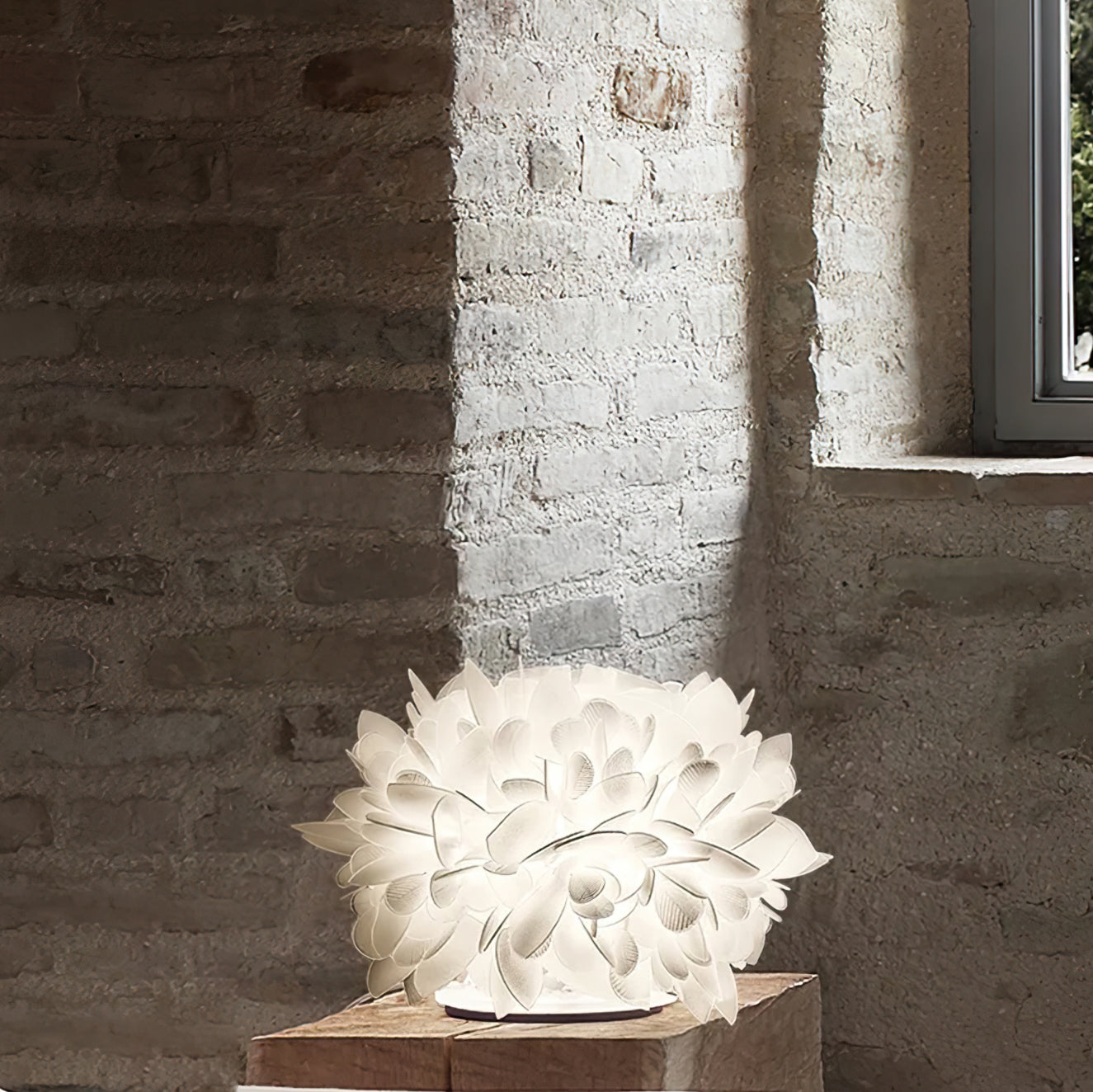 Veli Foliage Table Lamp