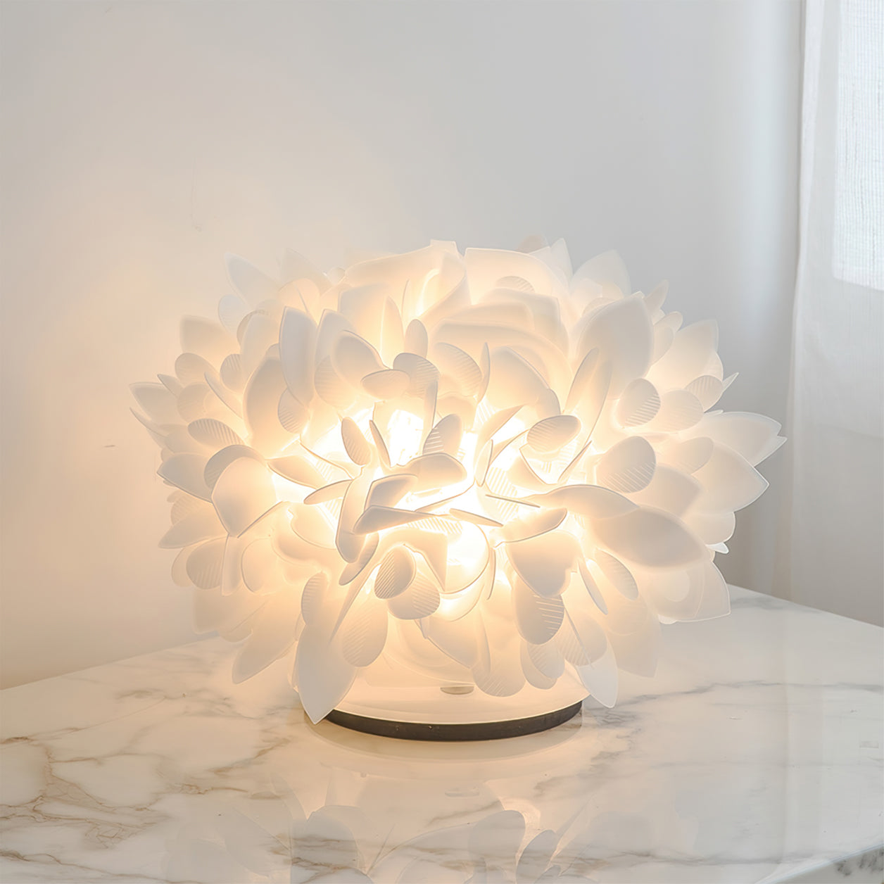 Veli Foliage Table Lamp