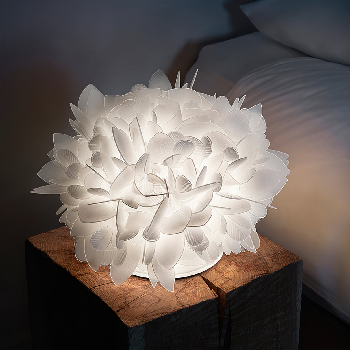 Veli Foliage Table Lamp