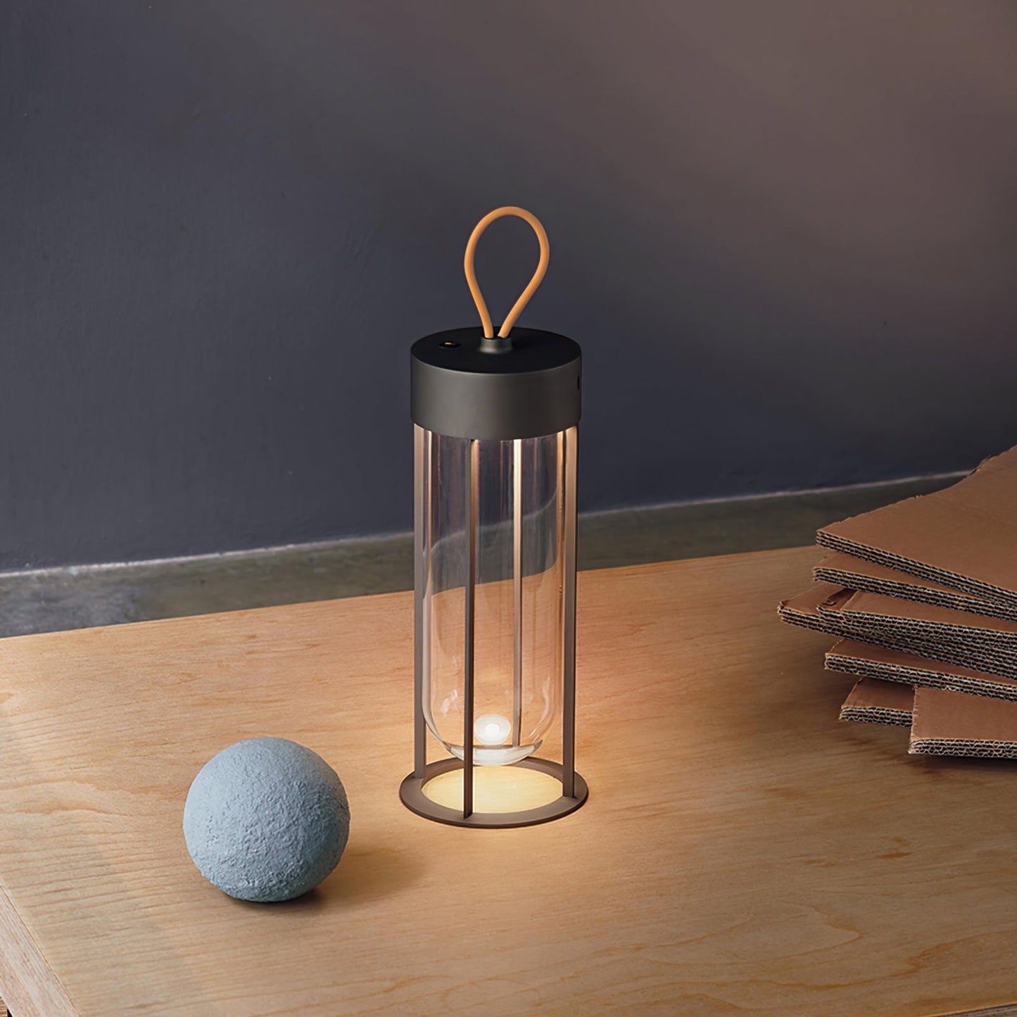 Vitro Built-in Battery Table Lamp