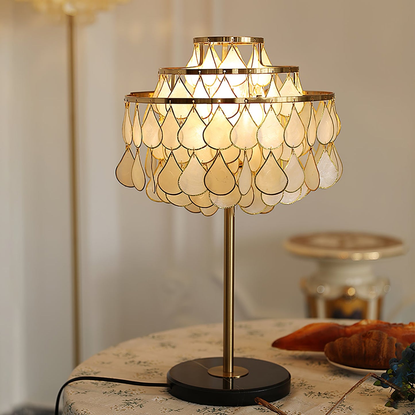 Vivant Shell Table Lamp
