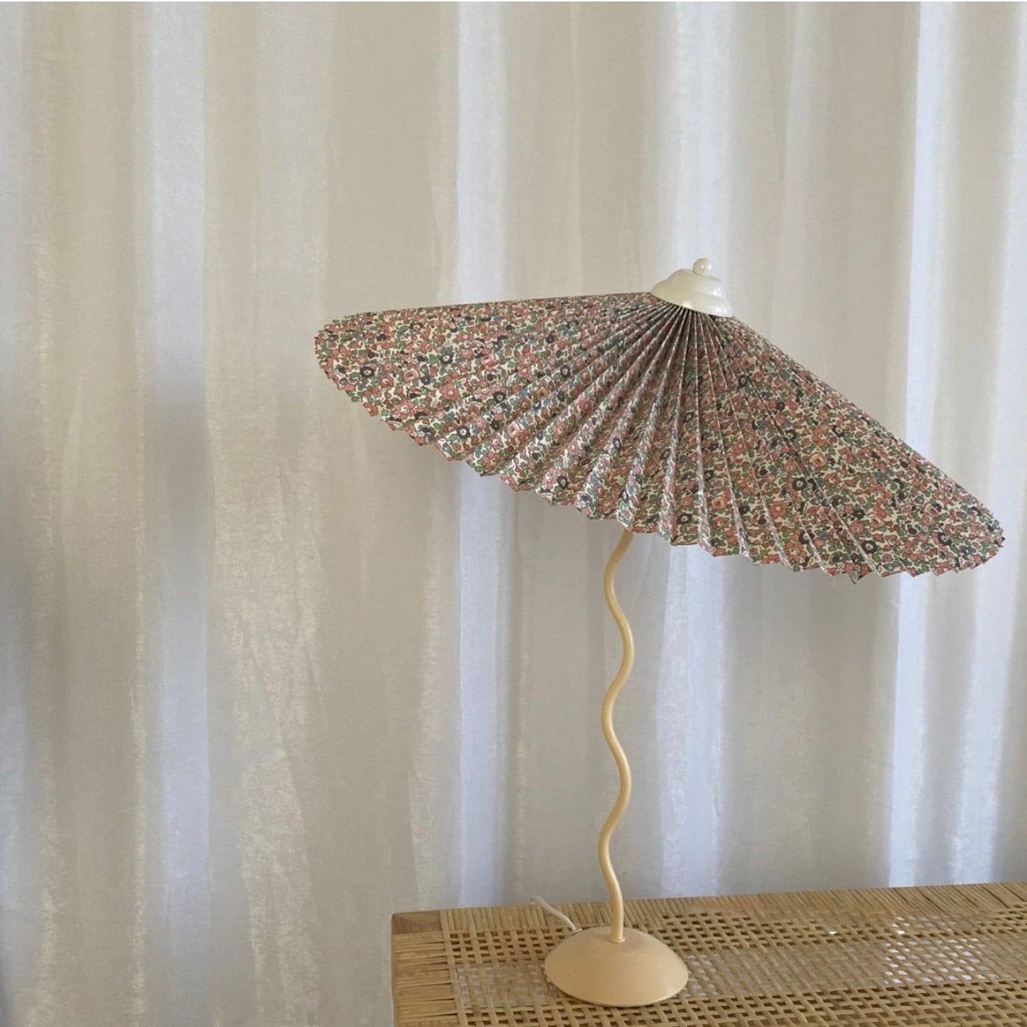 Wiggly Pleated Table Lamp