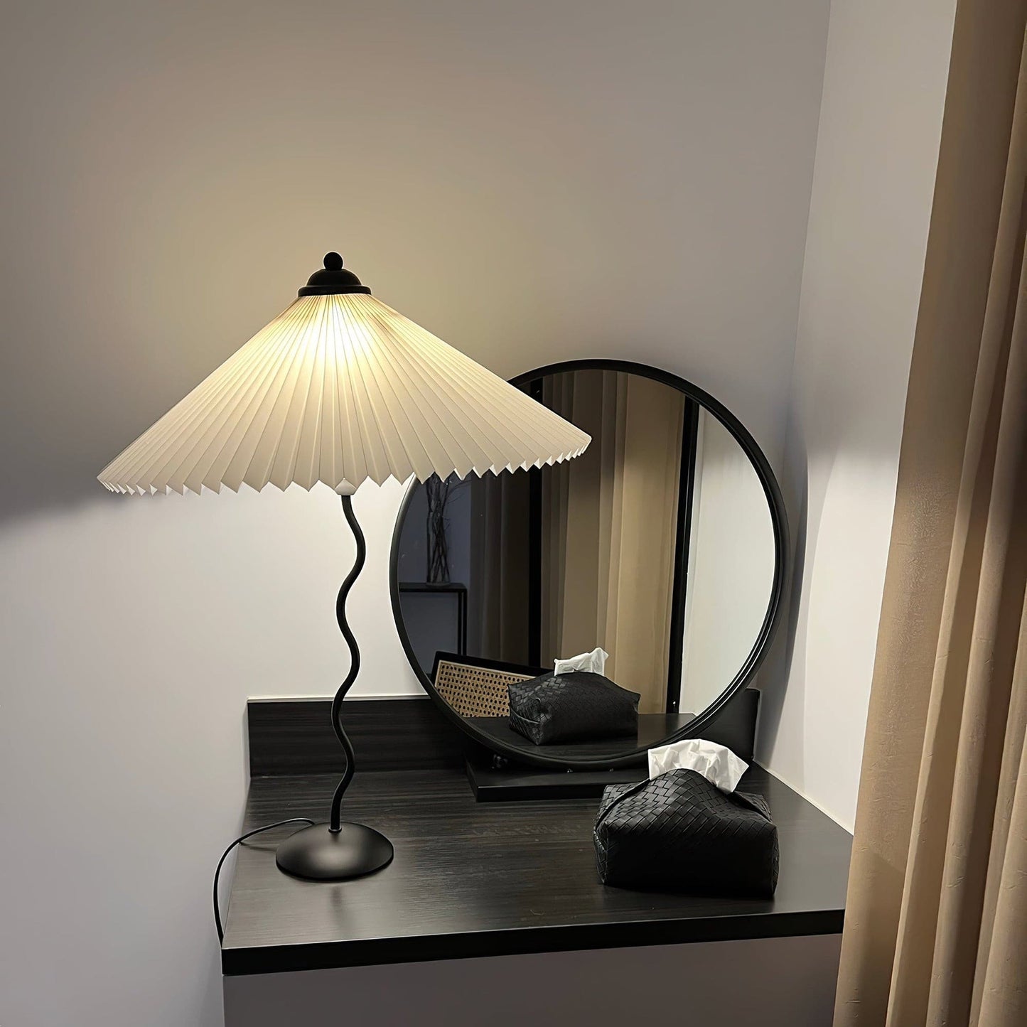 Wiggly Pleated Table Lamp