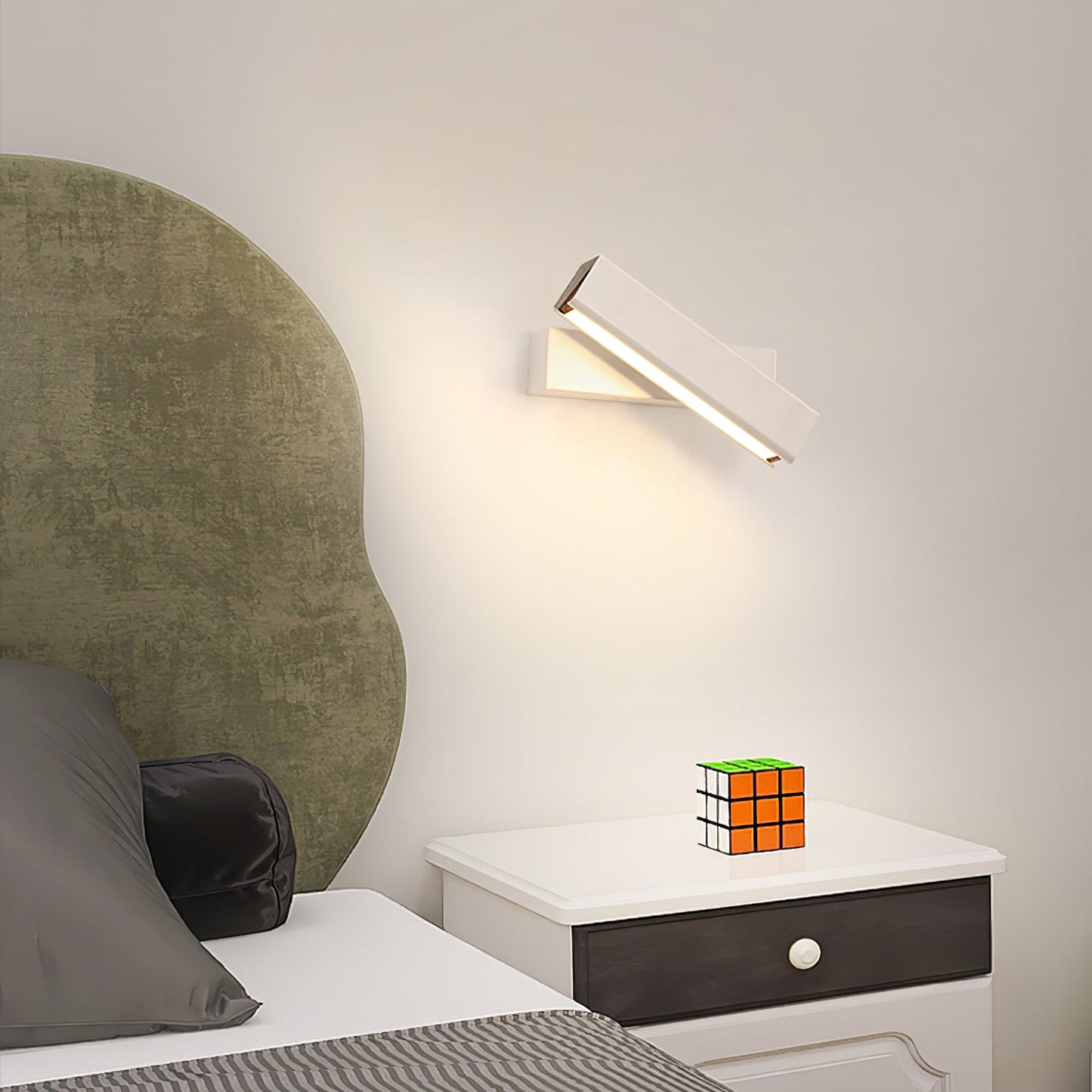 Clasp Wall Lamp
