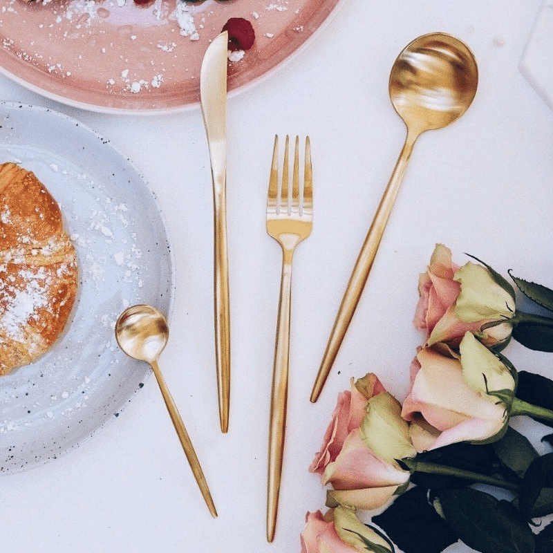 Monte Carlo Dining Set