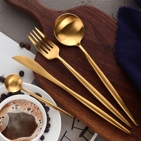 Monte Carlo Dining Set