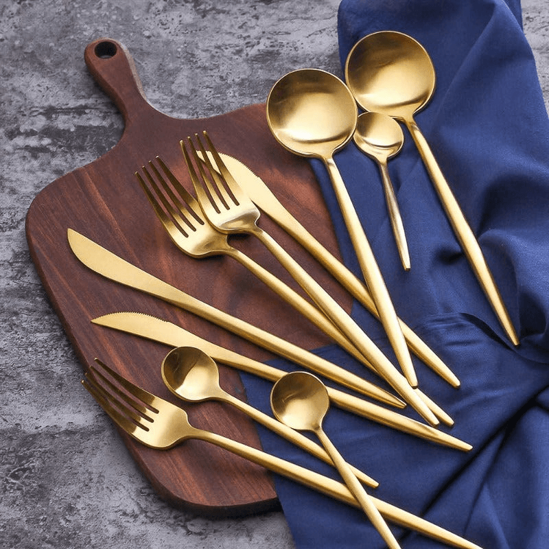 Monte Carlo Dining Set