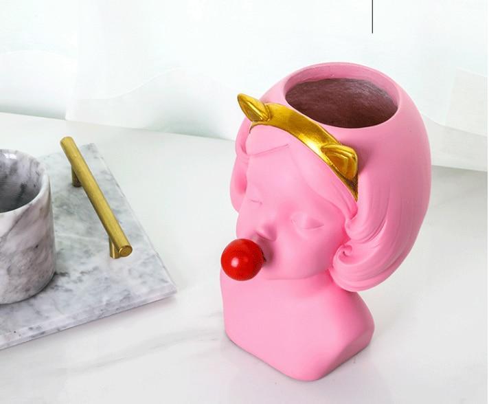 Girl with Bubble Gum Vase - Nordic Side - 