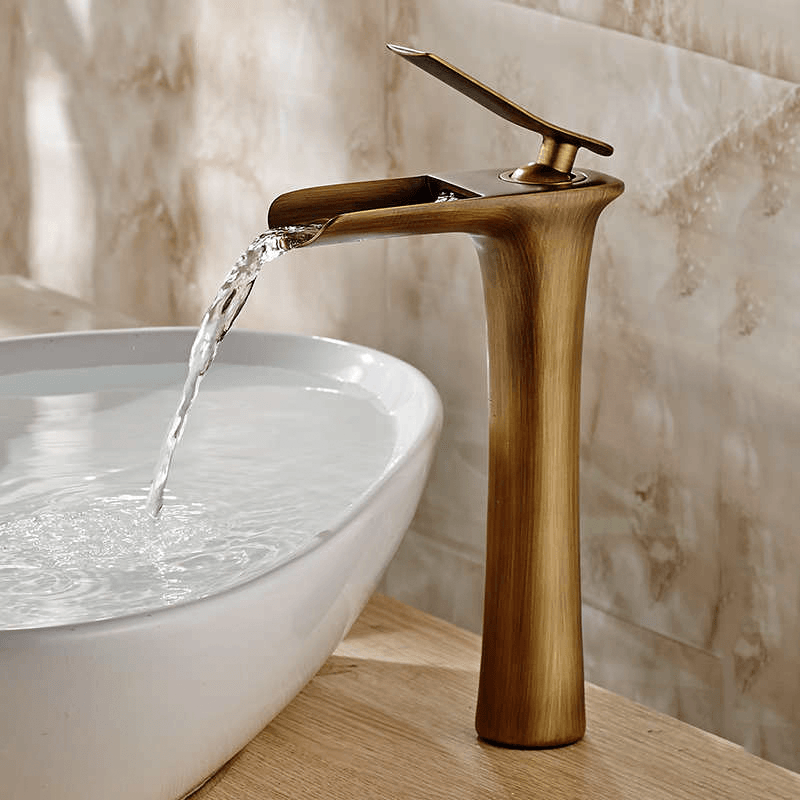 Margareta - Waterfall Single Handle Basin Faucet