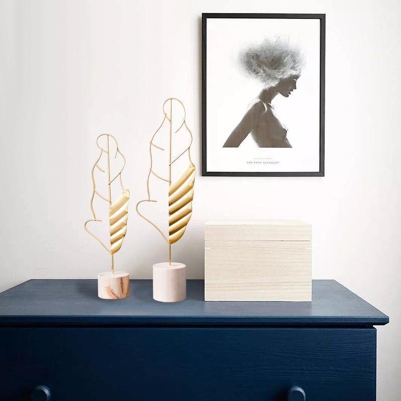 Golden Feather Stand - Nordic Side - 