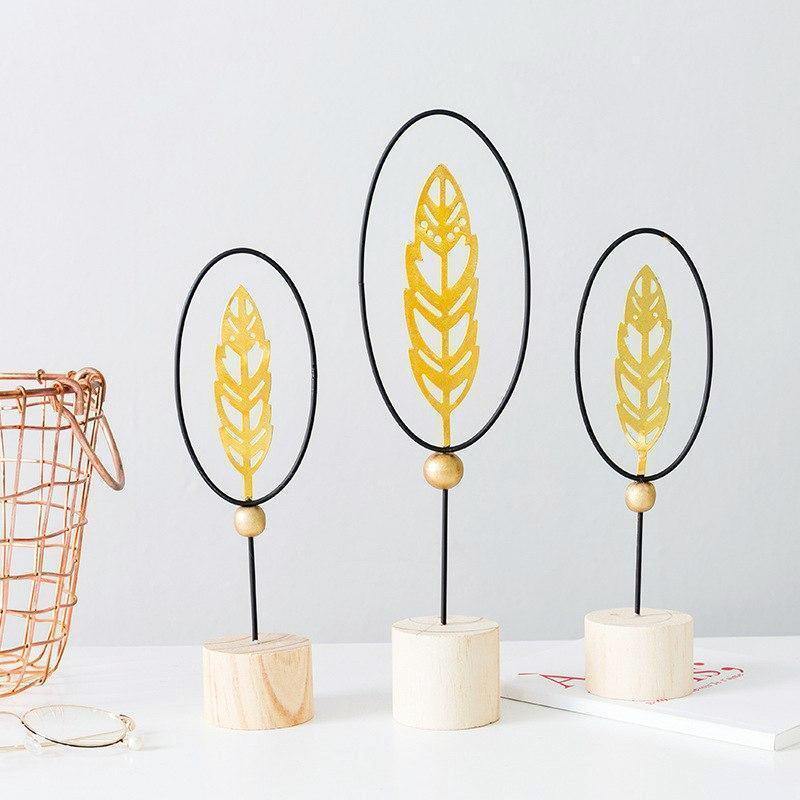 Golden Feather Stand - Nordic Side - 