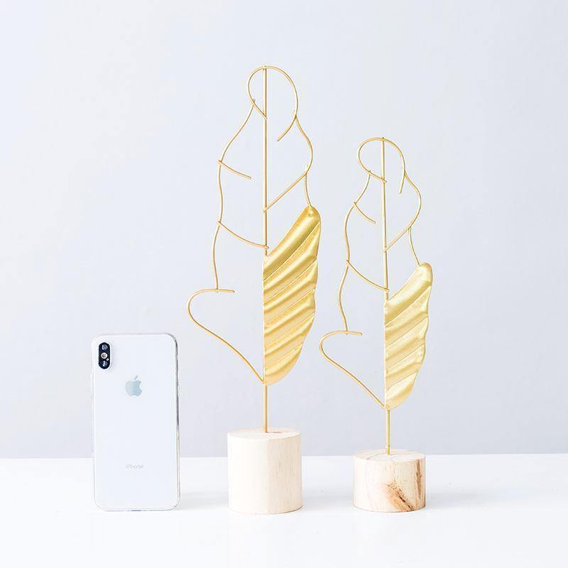 Golden Feather Stand - Nordic Side - 