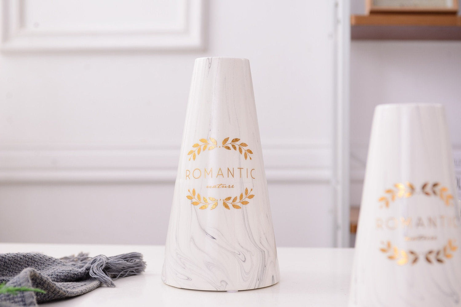 Romantic on Marble Vase - Nordic Side - 