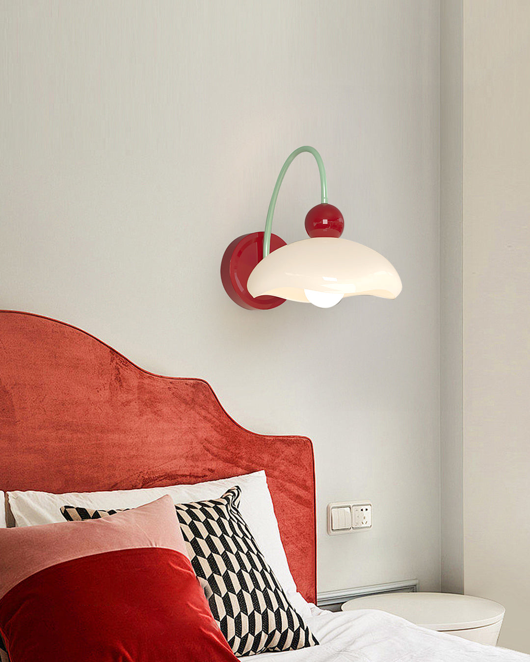 Triteti Wall Lamp